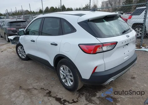 2022 Ford Escape S z USA, uszkodzony, nr VIN 1FMCU0F67NUB38837